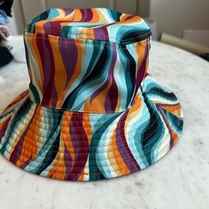 Reversible bucket hat